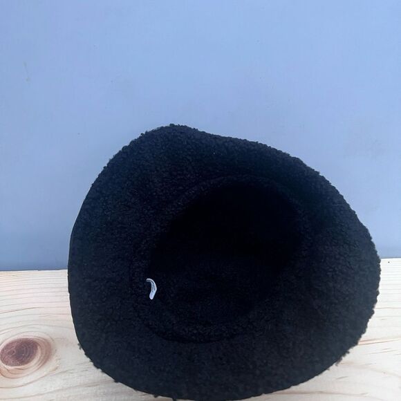 Britt's Knits Reversible Sherpa Bucket Hat - Picture 5 of 9